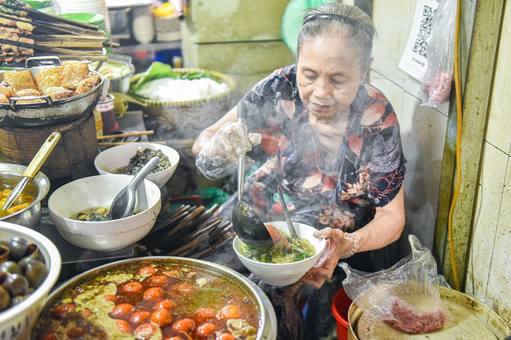 'Truy tìm' top 5 quán bún ốc ngon ở Hà Nội, khách mê mẩn suốt bao năm