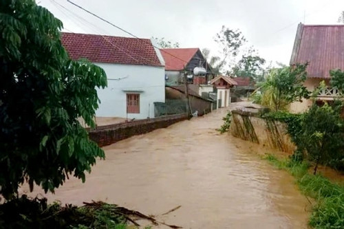 Bản tin chiều 9/9: Vỡ thân đập dâng ở Quảng Ninh, 400 hộ dân bị ảnh hưởng