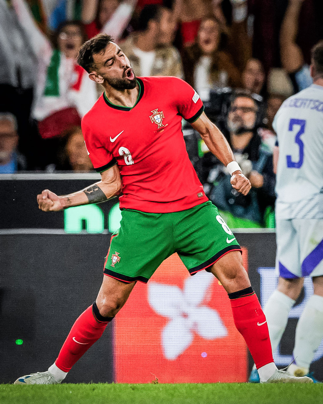 Ronaldo bừng sáng, Bồ Đào Nha thắng nghẹt thở Bồ Đào Nha
