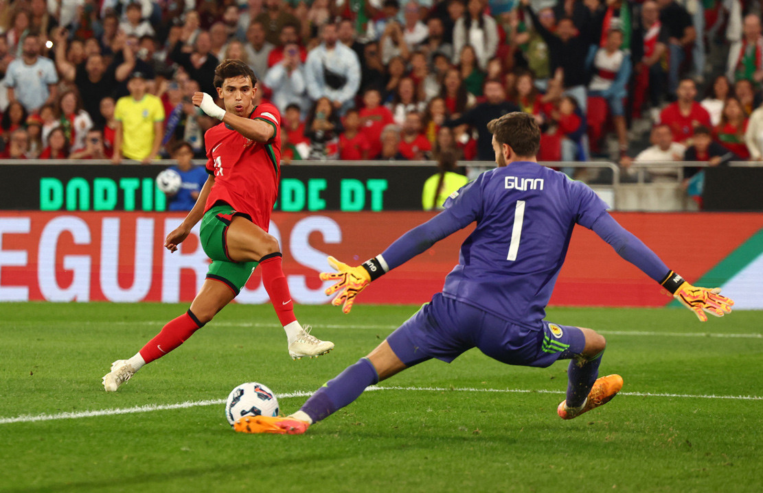 Ronaldo bừng sáng, Bồ Đào Nha thắng nghẹt thở Bồ Đào Nha