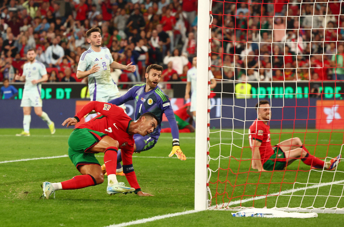 Ronaldo bừng sáng, Bồ Đào Nha thắng nghẹt thở Bồ Đào Nha