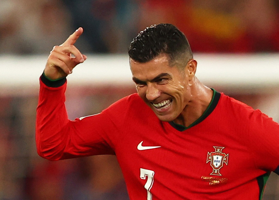 Ronaldo bừng sáng, Bồ Đào Nha thắng nghẹt thở Bồ Đào Nha