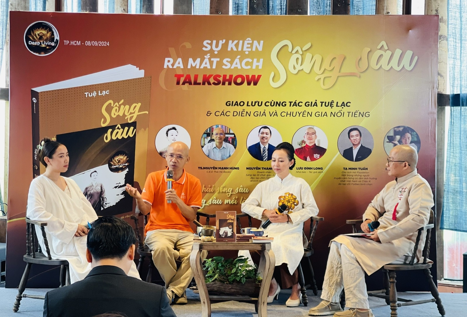Đọc sách để sống sâu