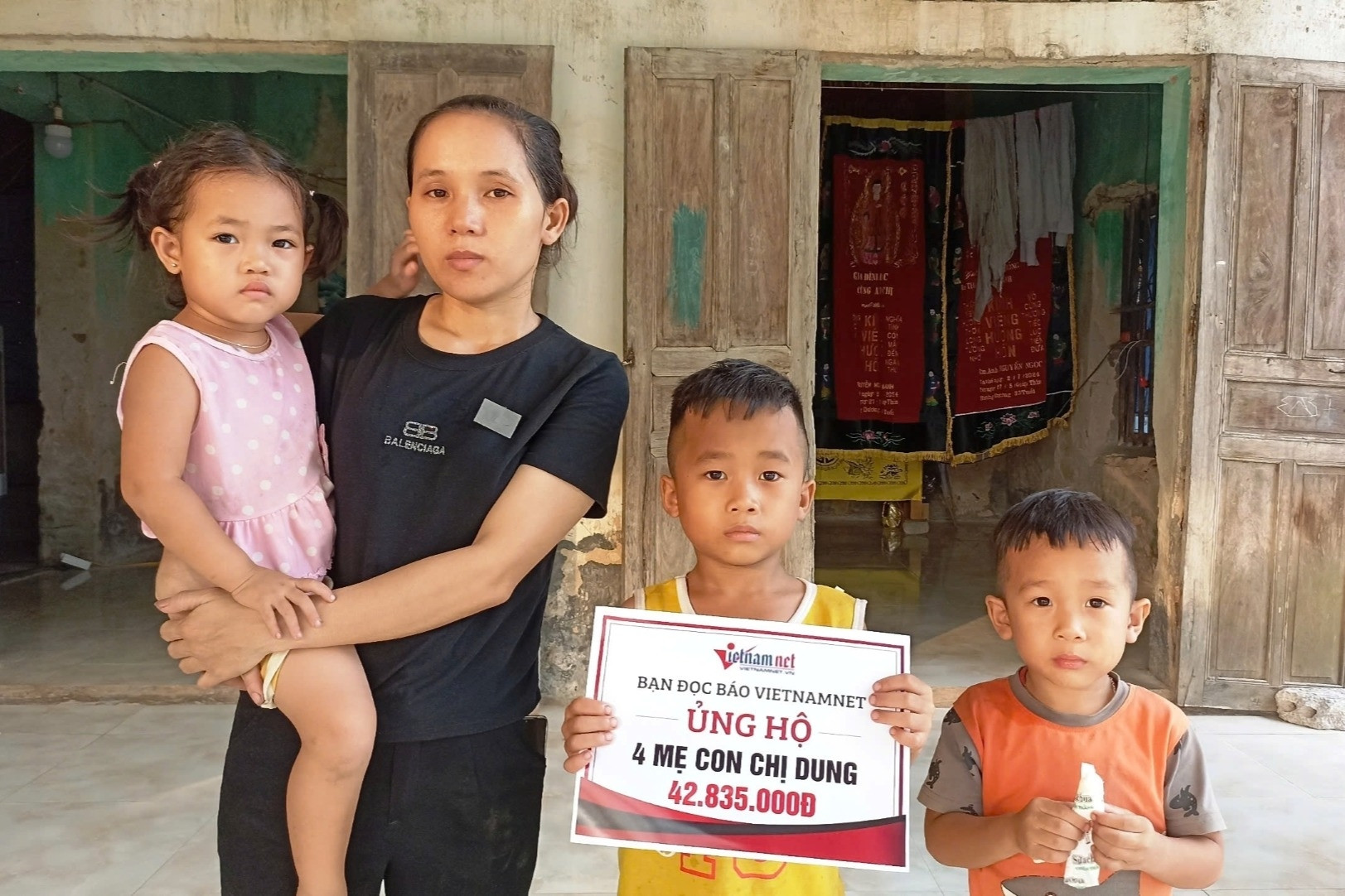 Góa phụ nghèo không đủ tiền mai táng cho chồng được ủng hộ gần 43 triệu đồng