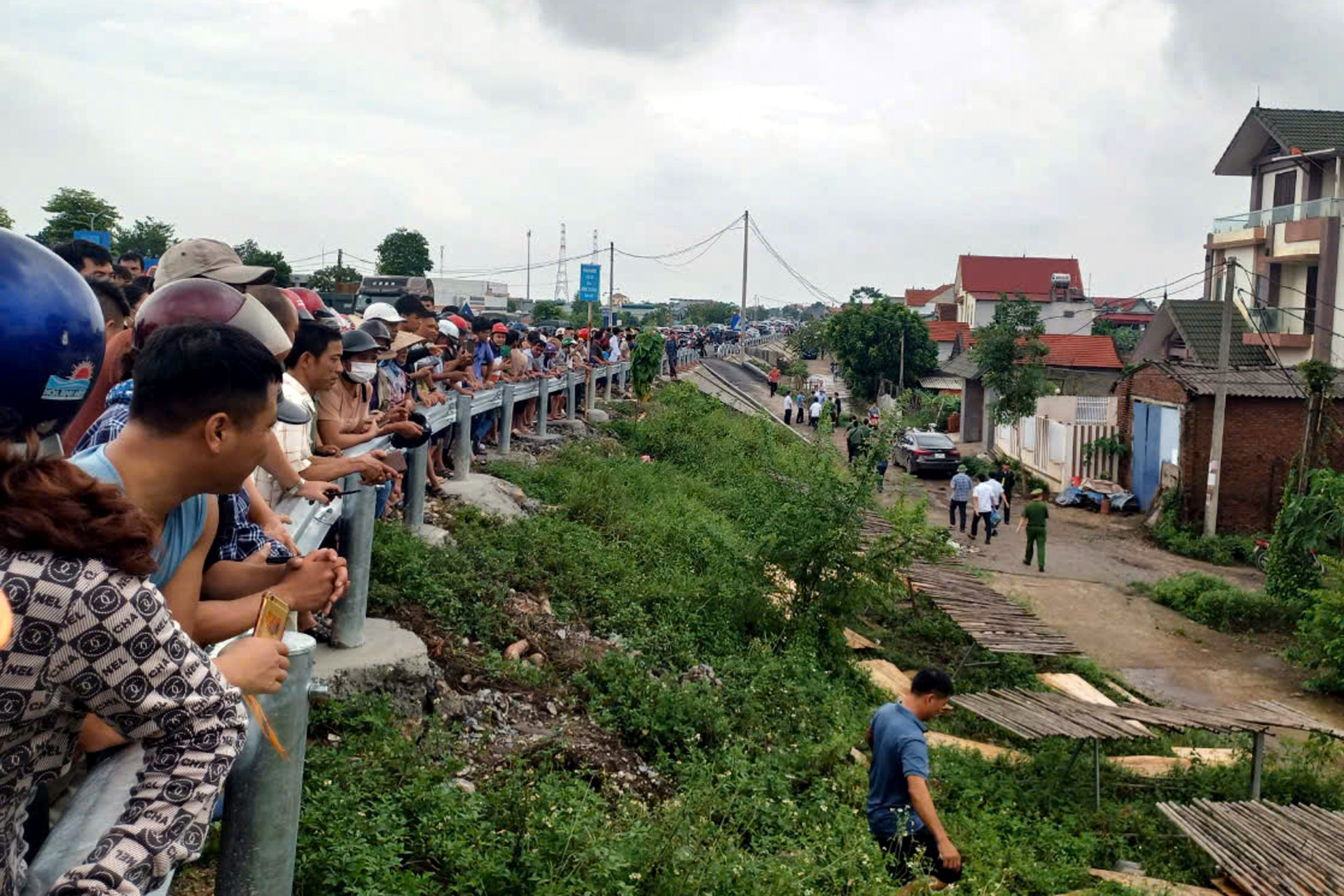 Hiện trường vụ sập cầu Phong Chȃu ở Phú Thọ