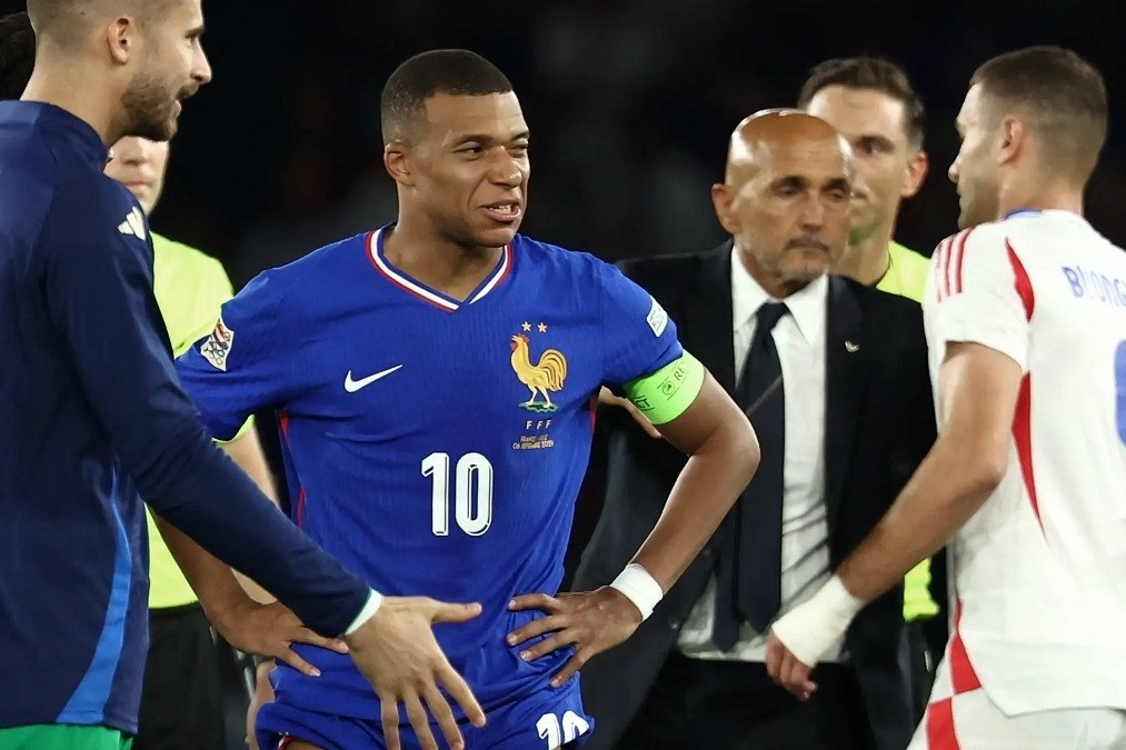 Mbappe sững người vì bị mắng té tát sau trận thua thảm của Pháp