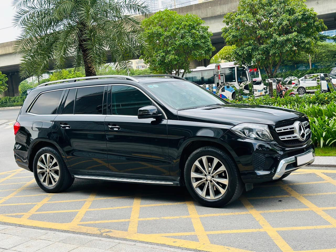 mercedes gls 400 2016 nguyen trong quan 1.jpg