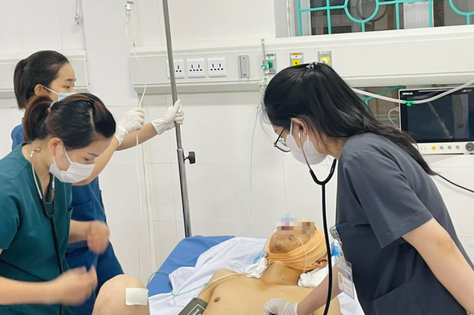 Người đàn ông sống sót sau vụ lở đất cuốn phăng xe khách ở Cao Bằng