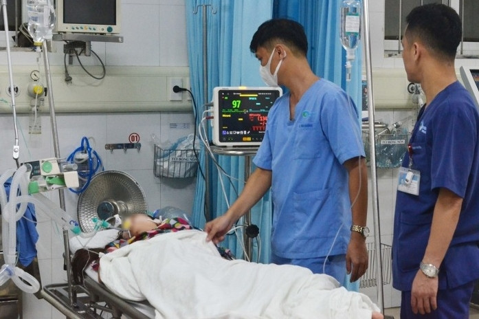 Sau bão, 3 người một nhà đi cấp cứu vì ngủ trong phòng có máy phát điện