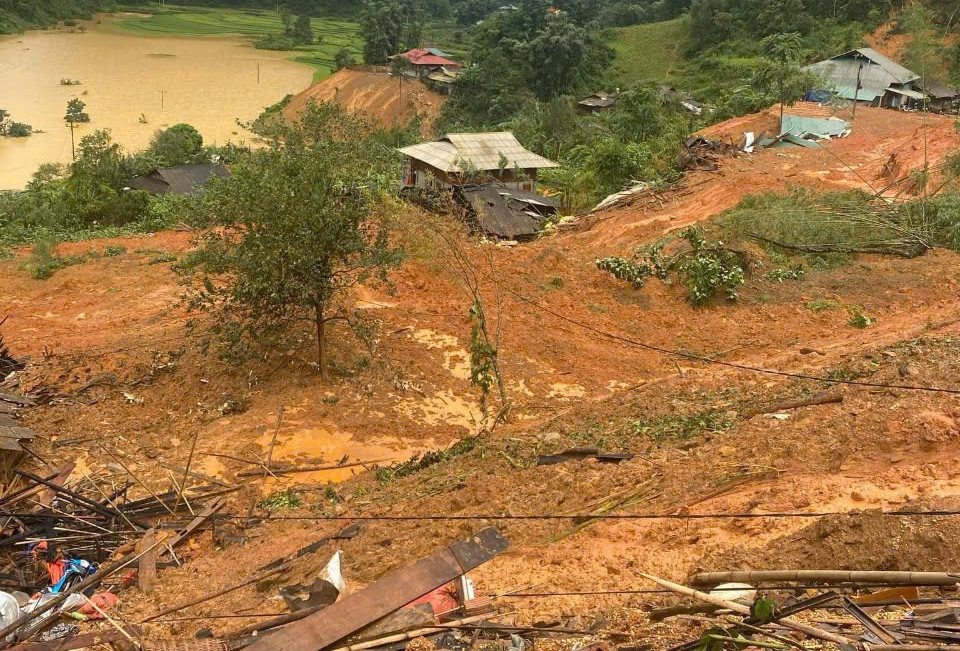 Tìm thấy 7 thi thể trong 5 ngôi nhà bị vùi lấp ở Cao Bằng