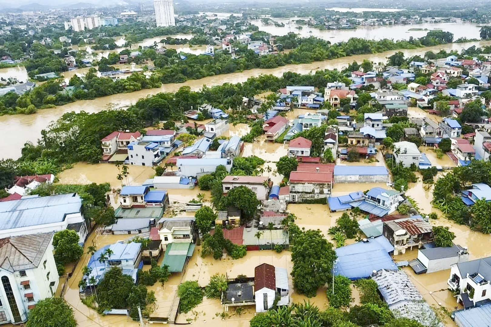 Toàn cảnh TP Thái Nguyên chìm trong biển nước, nhiều tuyến đường bị chia cắt