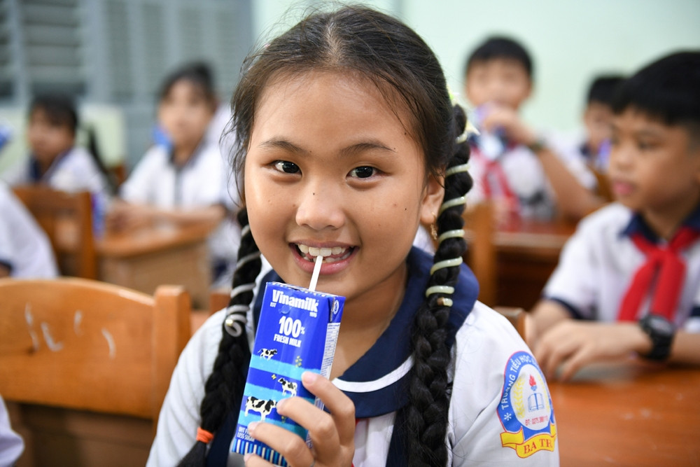 Vinamilk trao tặng gần 200.000 hộp sữa cho trẻ em ngày tựu trường