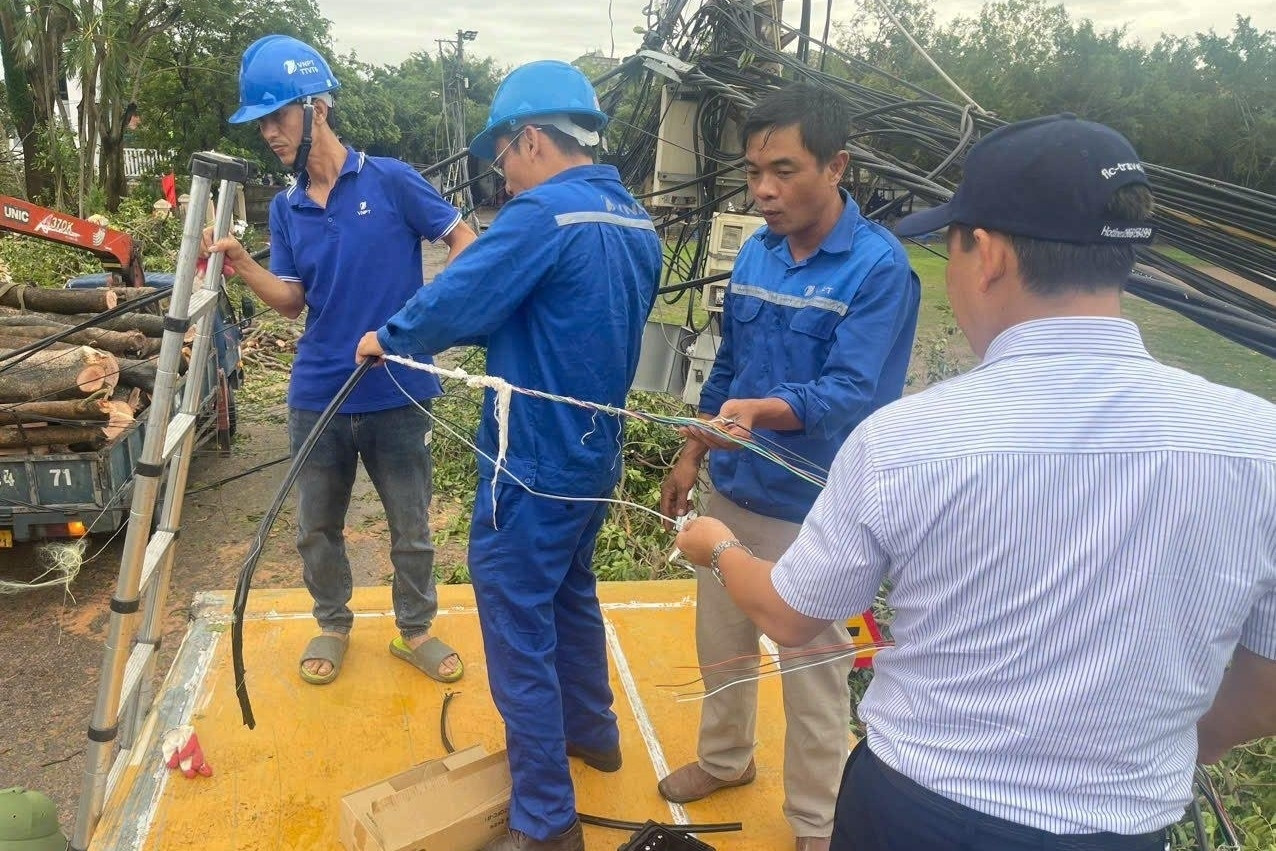 VinaPhone hỗ trợ người dân các tỉnh chịu ảnh hưởng bão Yagi