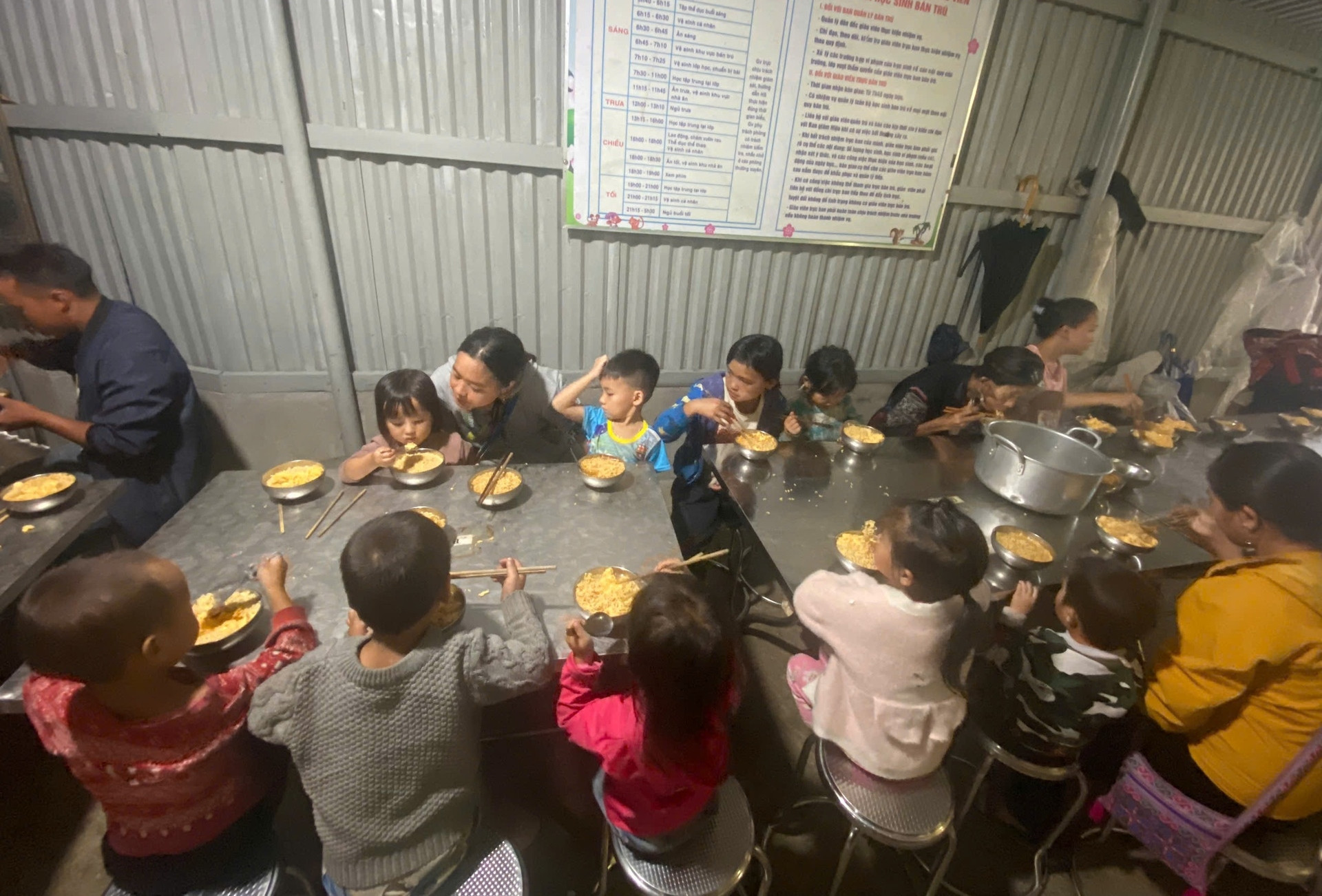 Vụ sạt lở khiến 6 người tử vong ở Sa Pa: Hàng trăm người sơ tán trong đêm