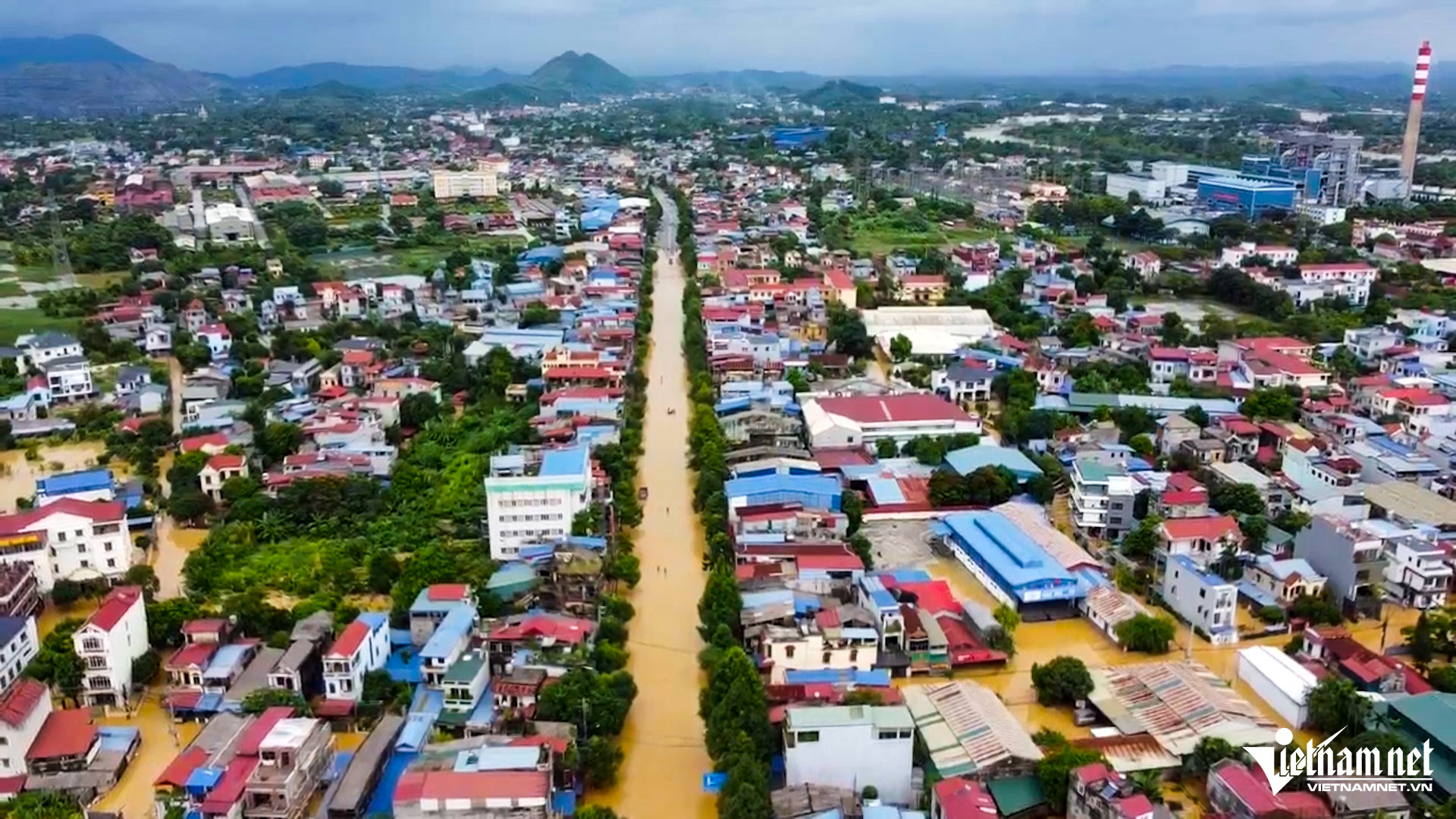 W-Thái nguyên đưa người ra_2.JPG.jpg