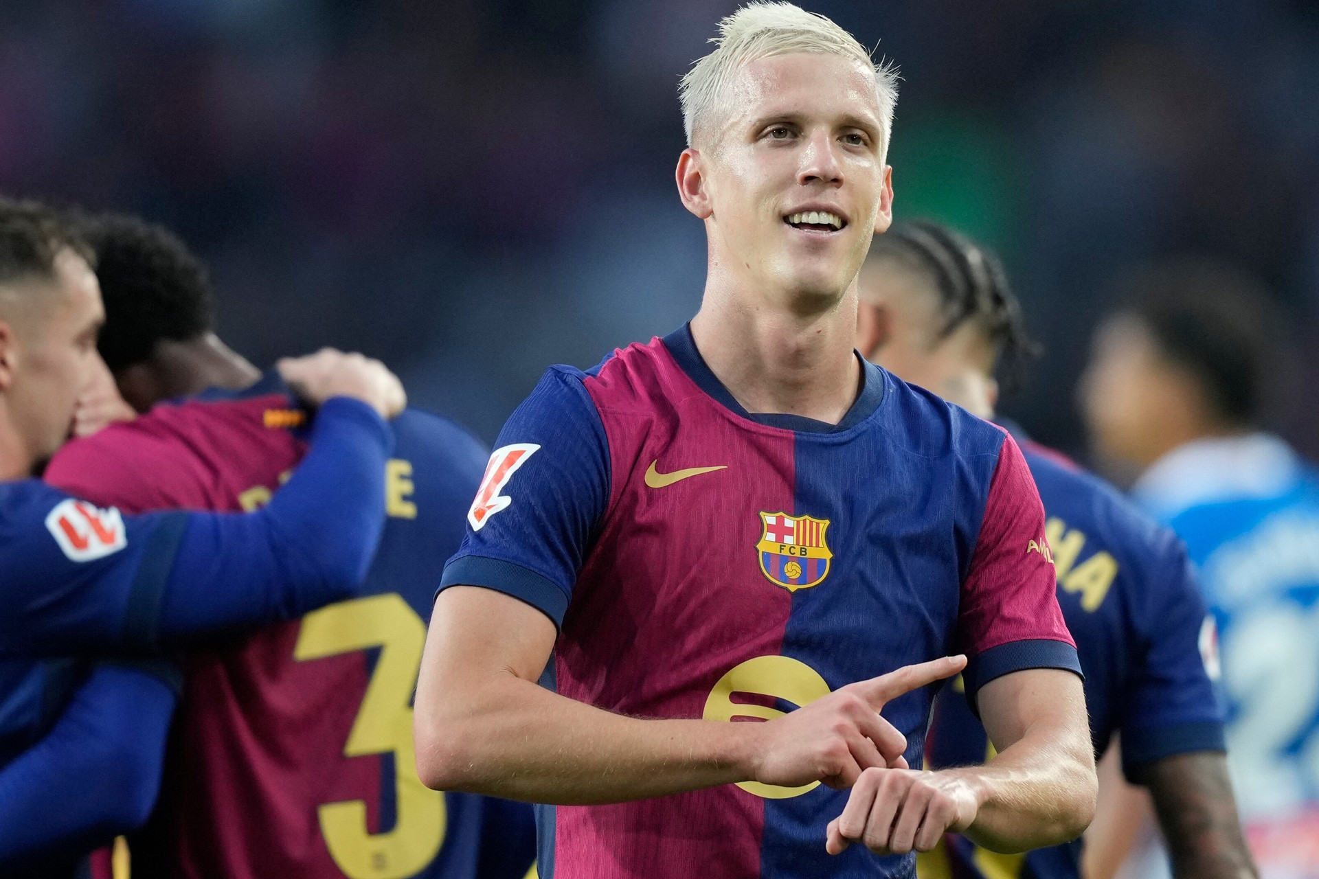 Barca hết tiền, Dani Olmo trở thành cầu thủ tự do