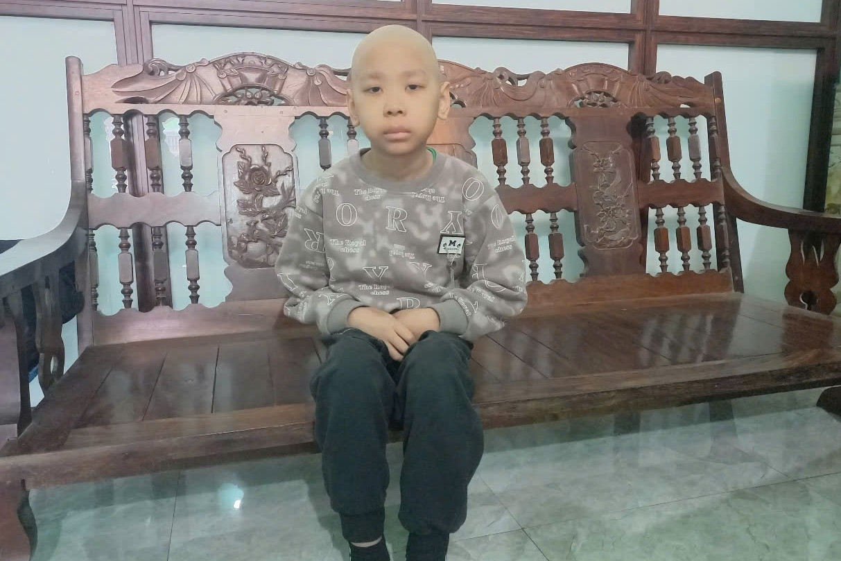 Bé trai 9 tuổi bị ung thư xương khát khao đến trường cùng các bạn
