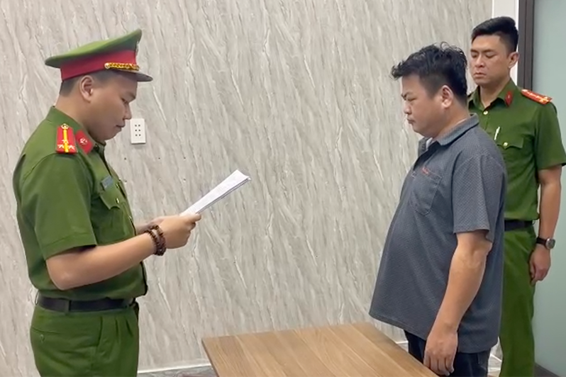 Chuyên án bắt giữ đại gia lừa đảo bằng chiêu tổ chức đấu giá ở TPHCM