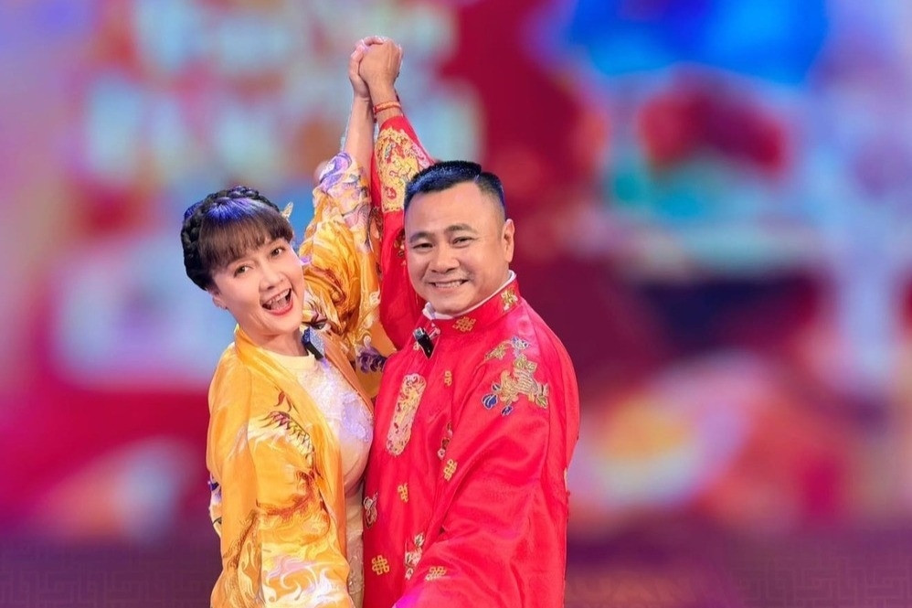 Đàm Vĩnh Hưng về Việt Nam ăn Tết, NSND Tự Long nhí nhảnh cùng Vân Dung