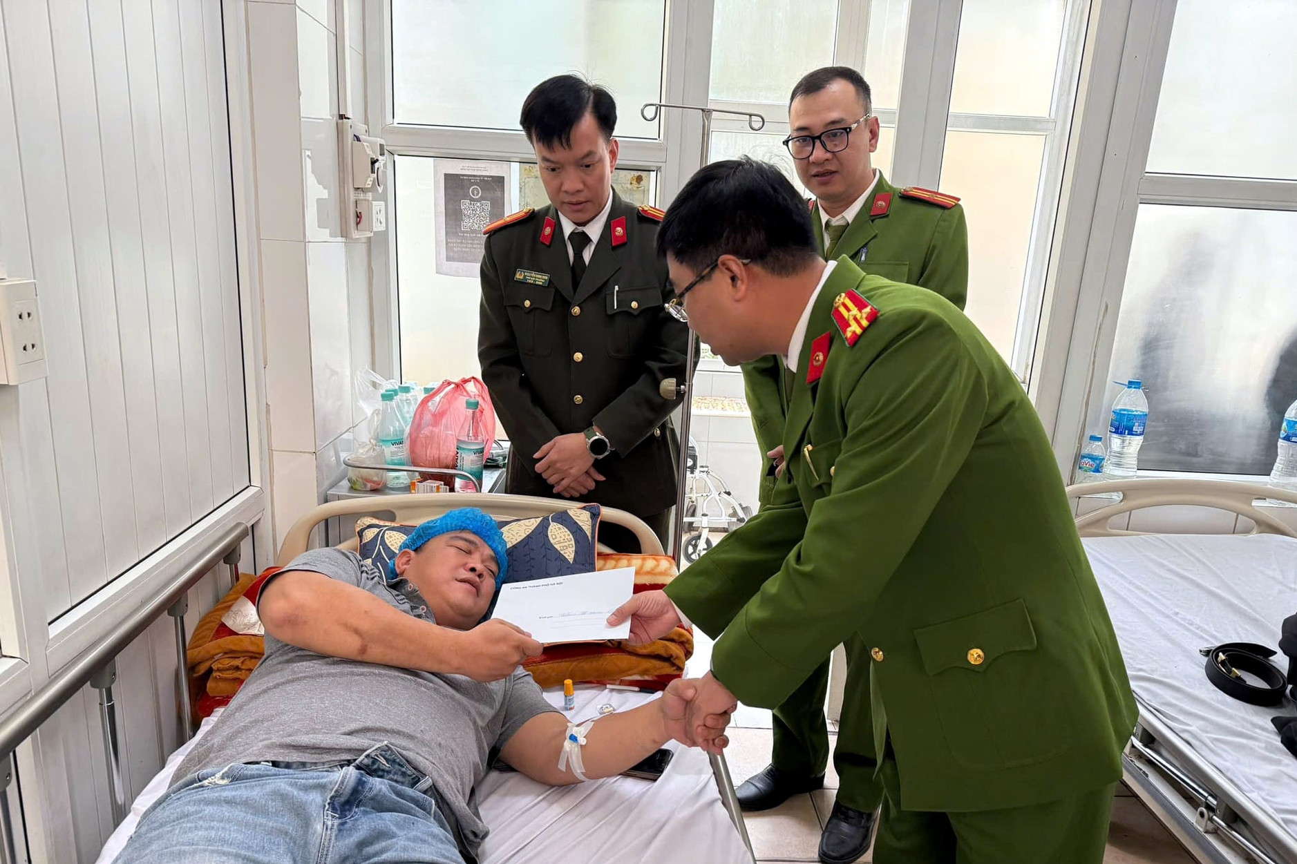 Điều tra đối tượng tông xe vào chiến sĩ công an thuộc tổ công tác 141 ở Hà Nội