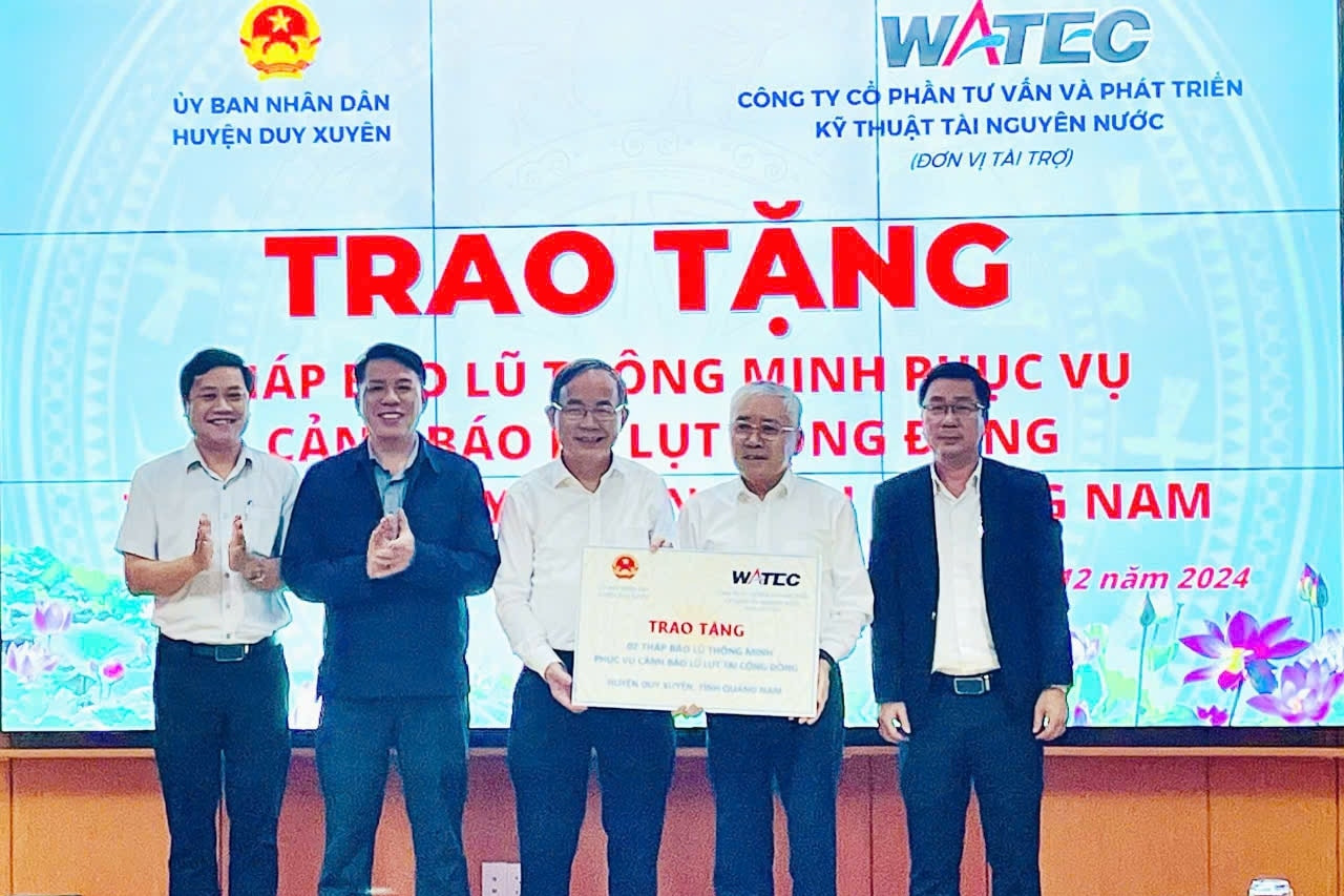 Duy Xuyên tiếp nhận 2 tháp báo lũ thông minh
