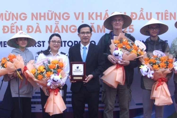 Siêu du thuyền đưa gần 2.000 du khách đến Đà Nẵng ngày đầu năm