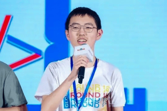 Vô địch Olympic Tin quốc tế, nam sinh được tuyển vào đại học top 1 thế giới