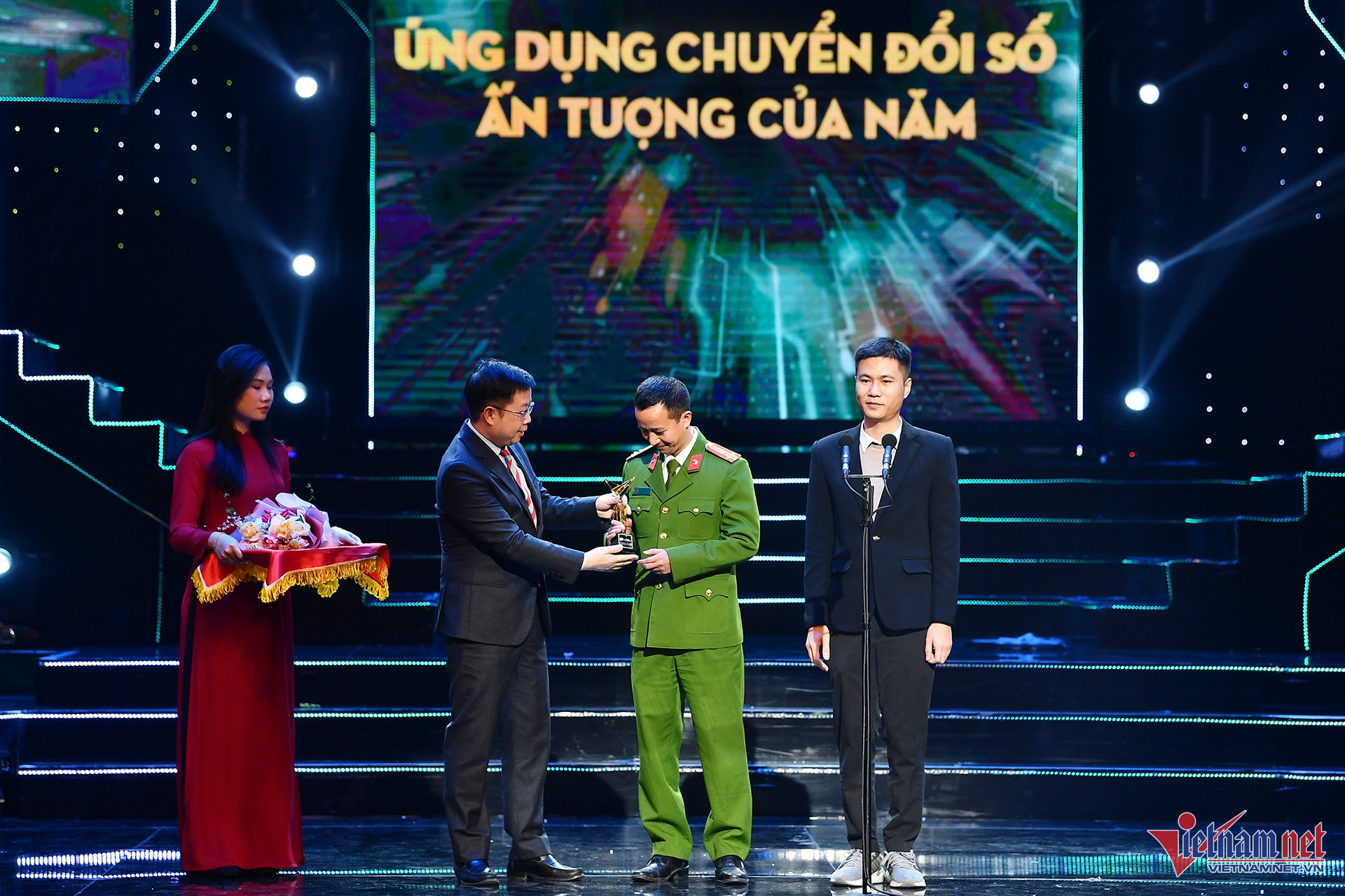 W-Chuyển đổi số.jpg