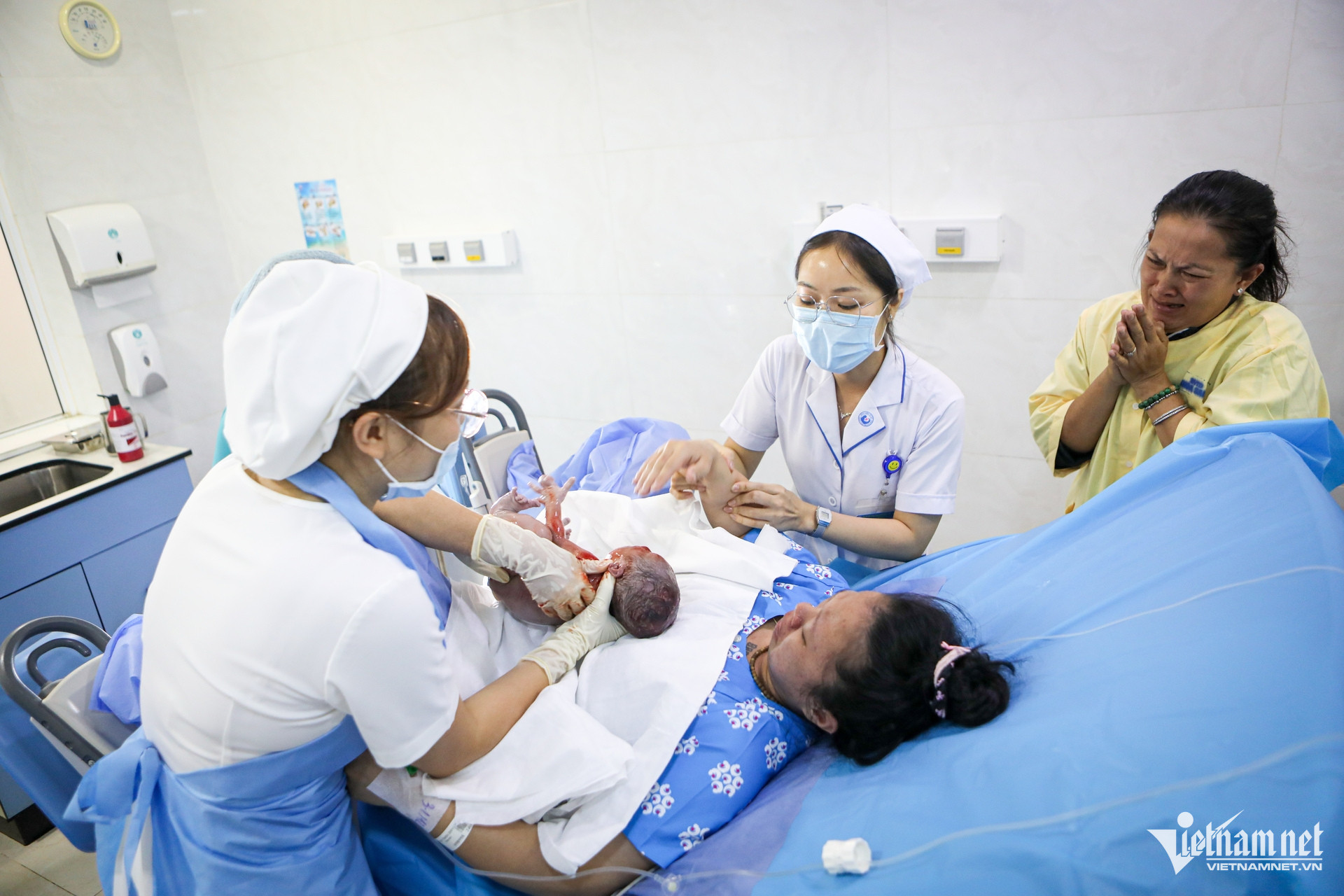 W-công dân đầu tiên, TPHCM.jpg