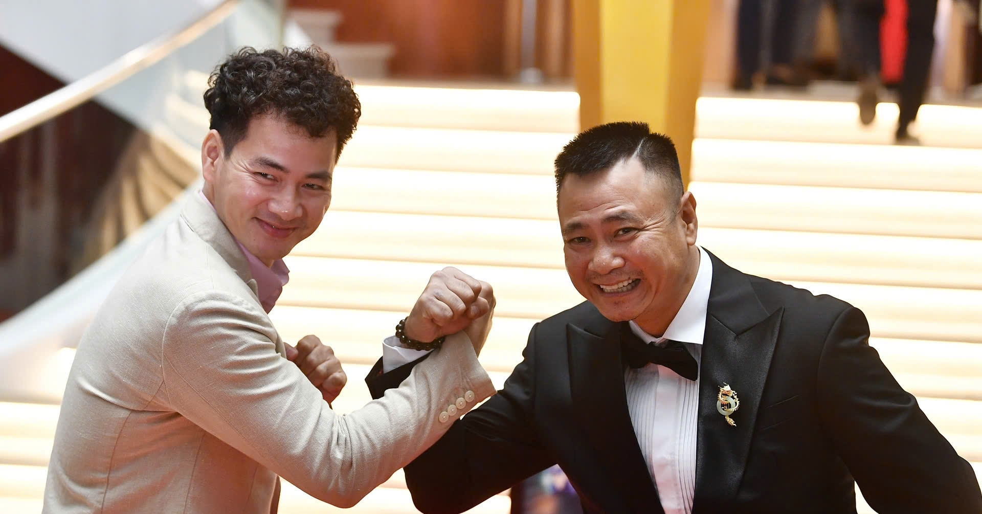 Xuân Bắc, Tự Long và dàn sao tươi vui ở thảm đỏ VTV Awards 2024