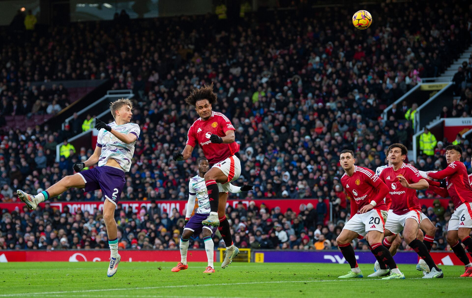 EFE. Huijsen MU Bournemouth.jpg