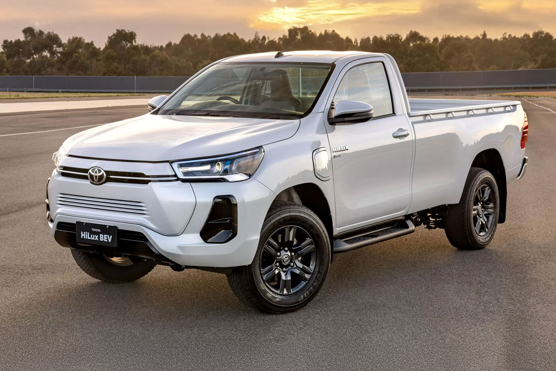 Toyota Hilux BEV 2048x1152.jpg