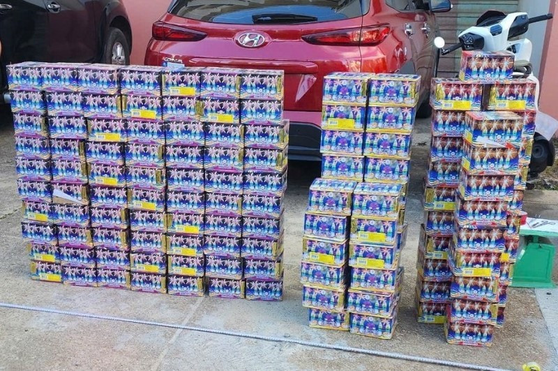 Pháo hoa nổ 2.jpg