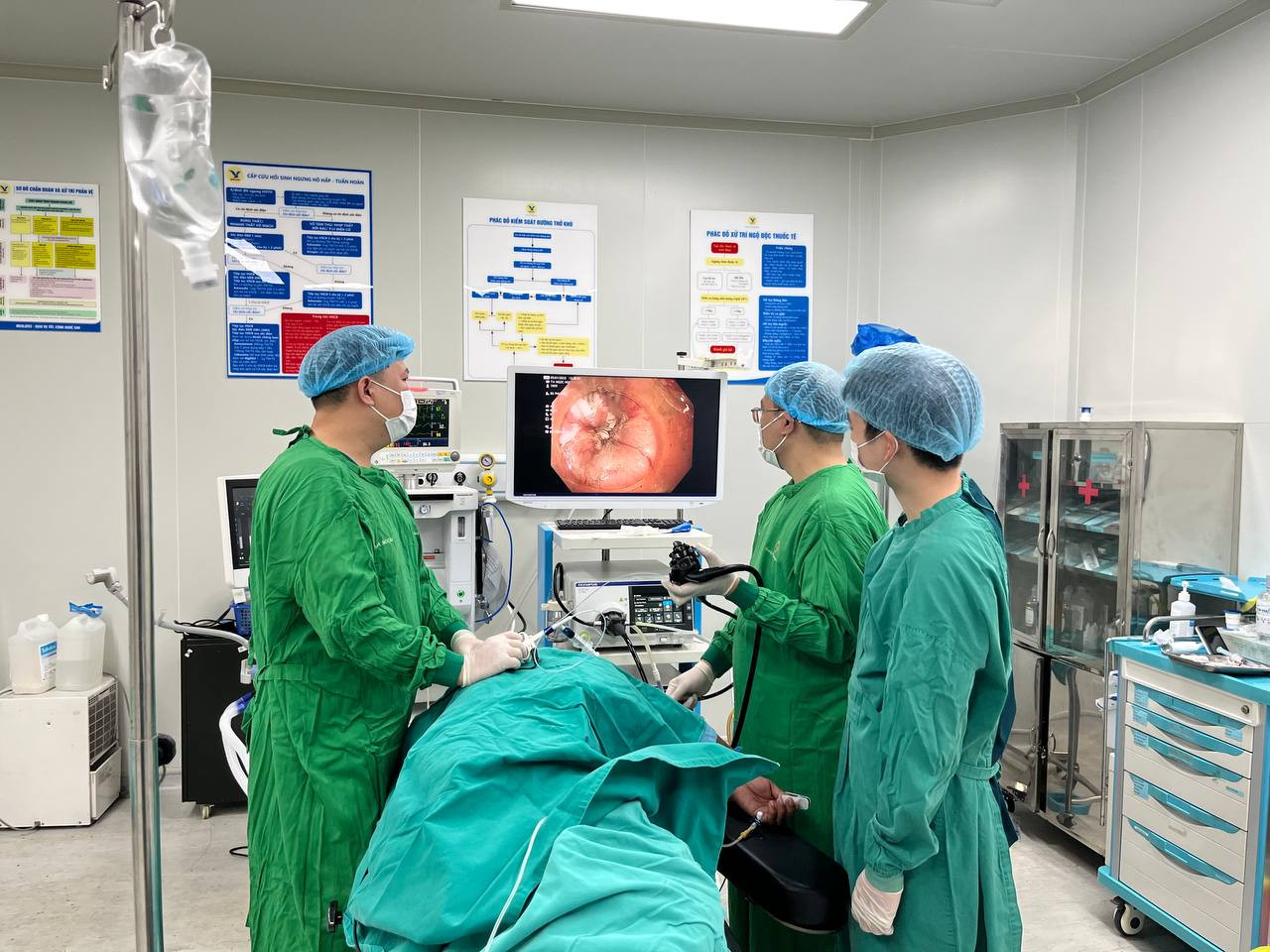 2 qua trinh thuc hien bang phuong phap ESD tai medlatec.jpg