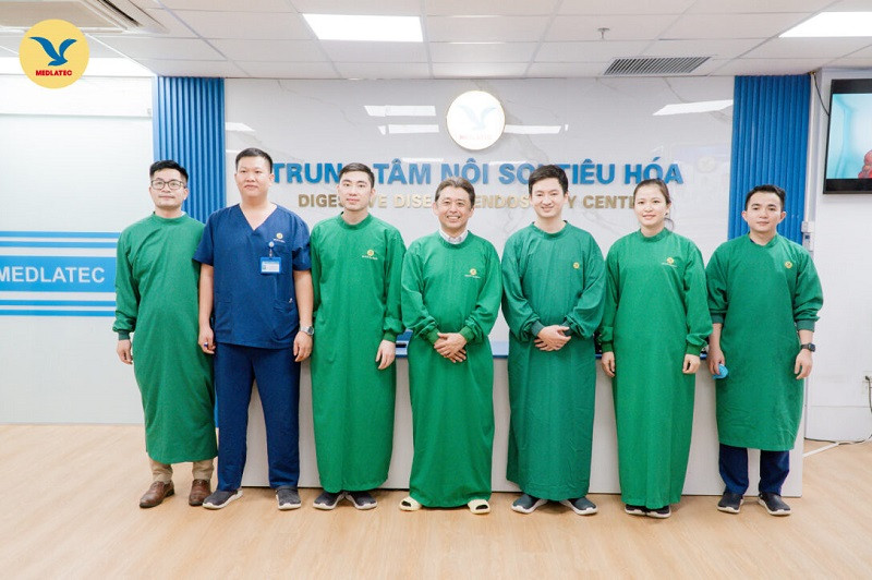 5 chup anh cung chuyen gia medlatec.jpg