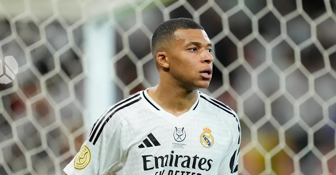 Real Madrid thua mất mặt Barca ở Siêu cúp, Ancelotti gọi tên Mbappe