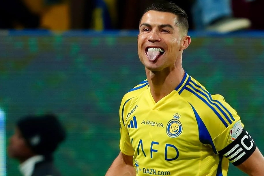 Ronaldo ký siêu hợp đồng với Al-Nassr, chờ bàn 1.000