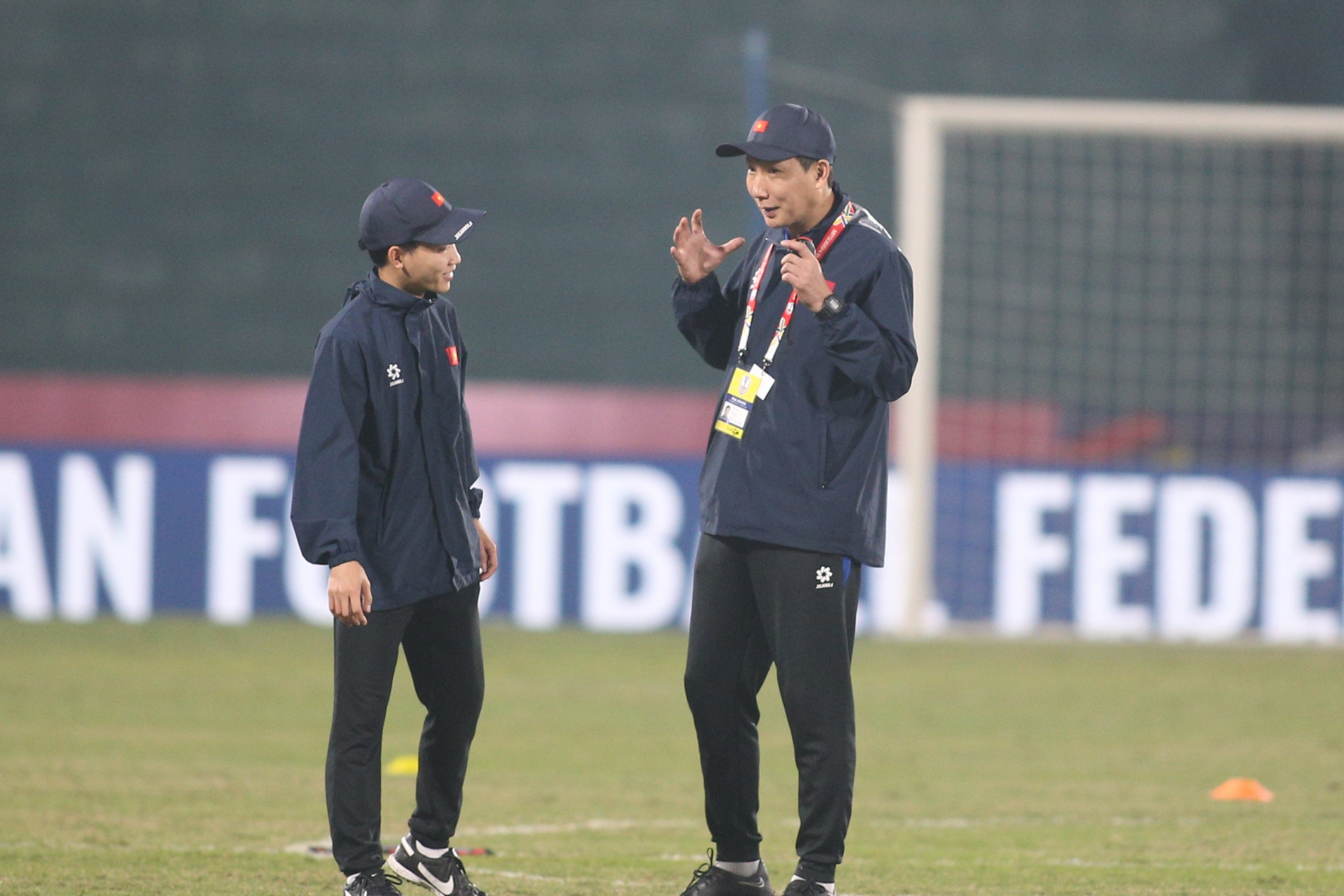 Tuyển Việt Nam: Cần sự kiên định từ ông Kim Sang Sik