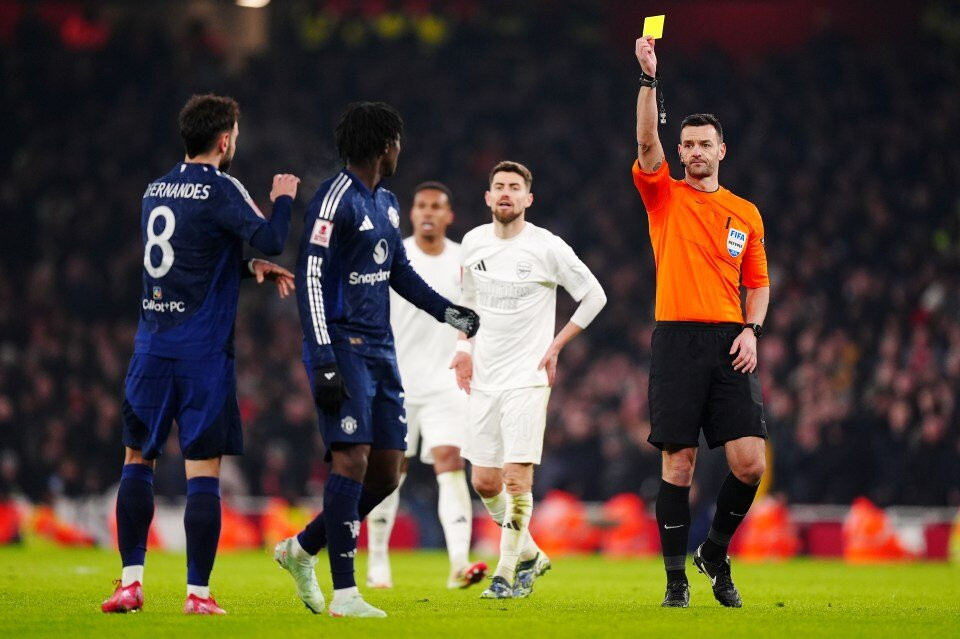 www_thesun_co_uk shown yellow card referee andrew 963284098.jpg