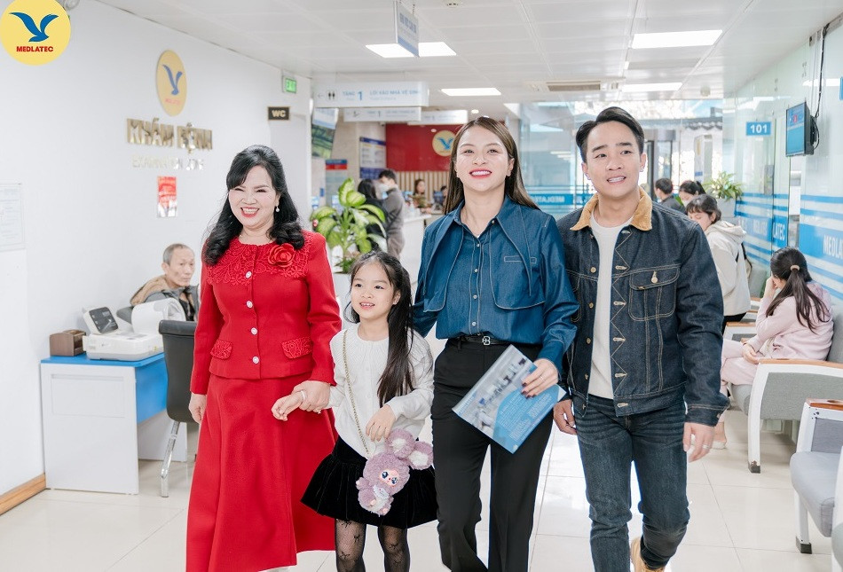 1 nghe si duy nam kham tai medlatec.jpg