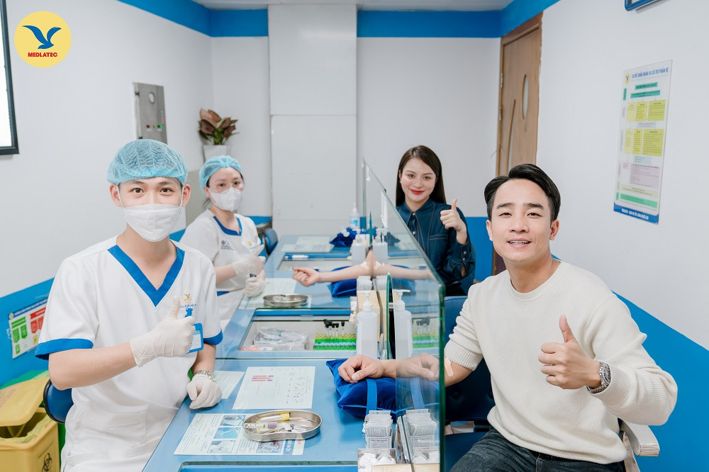 3 nghe si duy nam kham tai medlatec.jpg