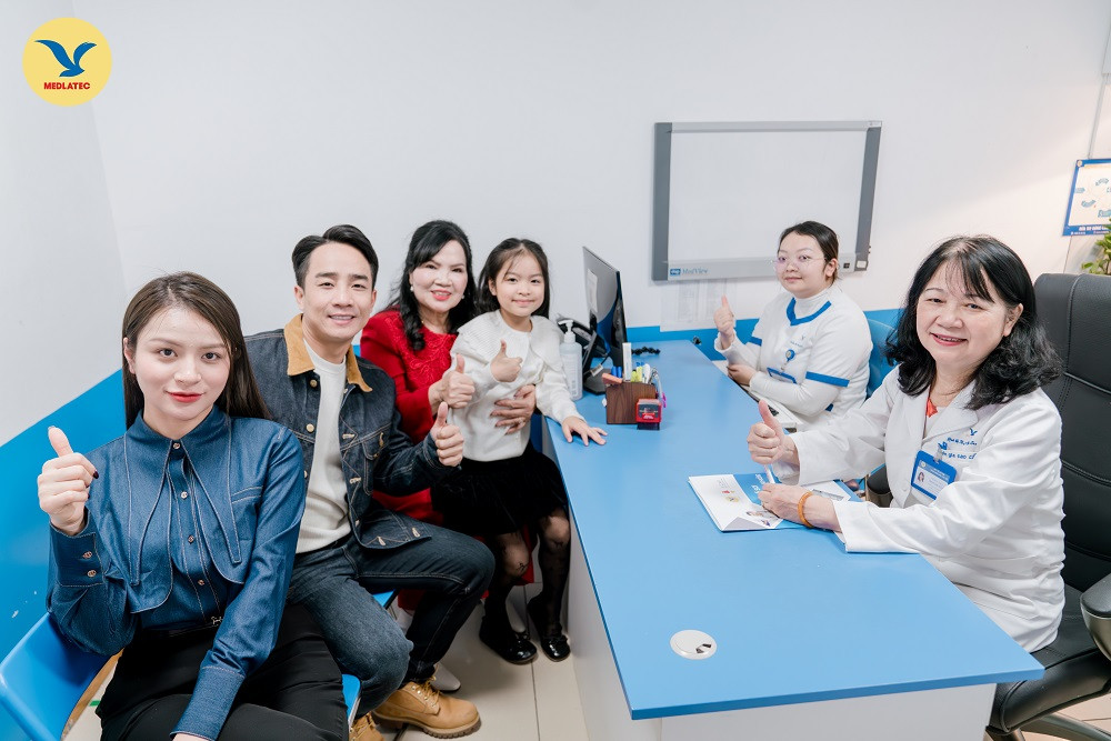 5 nghe si duy nam kham tai medlatec.jpg