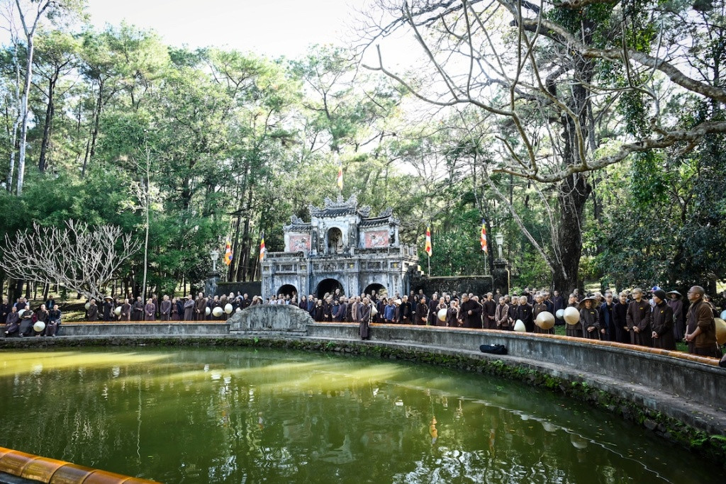 Gio thien su Nhat Hanh 2,jpg.jpg