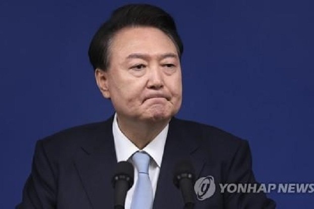 Tổng thống Hàn Quốc Yoon Suk-yeol bị bắt giữ, cảnh sát đụng độ với đám đông