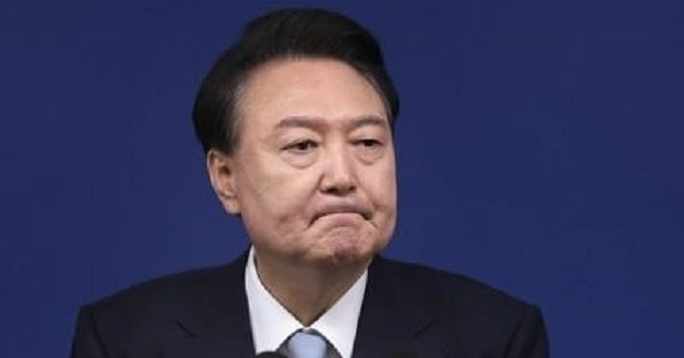 Tổng thống Yoon Suk-yeol bị bắt giữ: Cảnh sát đối đầu với đám đông ở Hàn Quốc