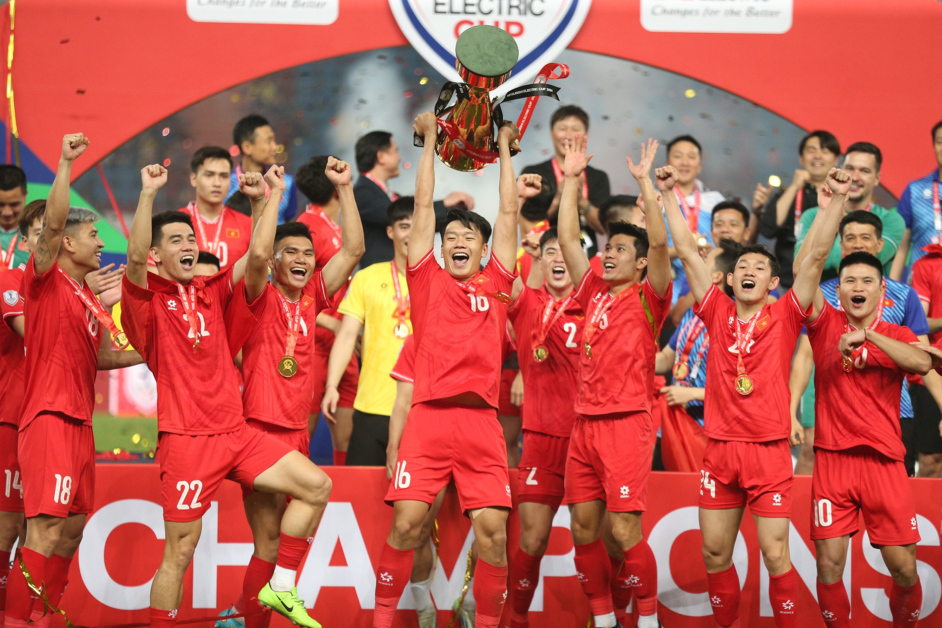 Đội hình tiêu biểu ASEAN Cup: Tuyển Việt Nam áp đảo Thái Lan