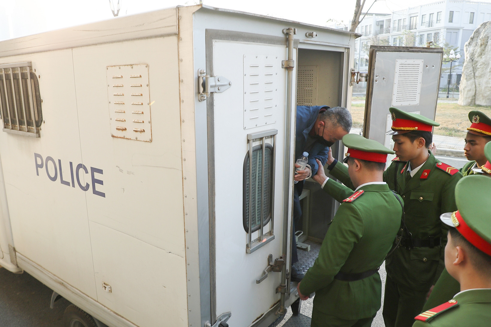 w bi cao 2 37111.jpg