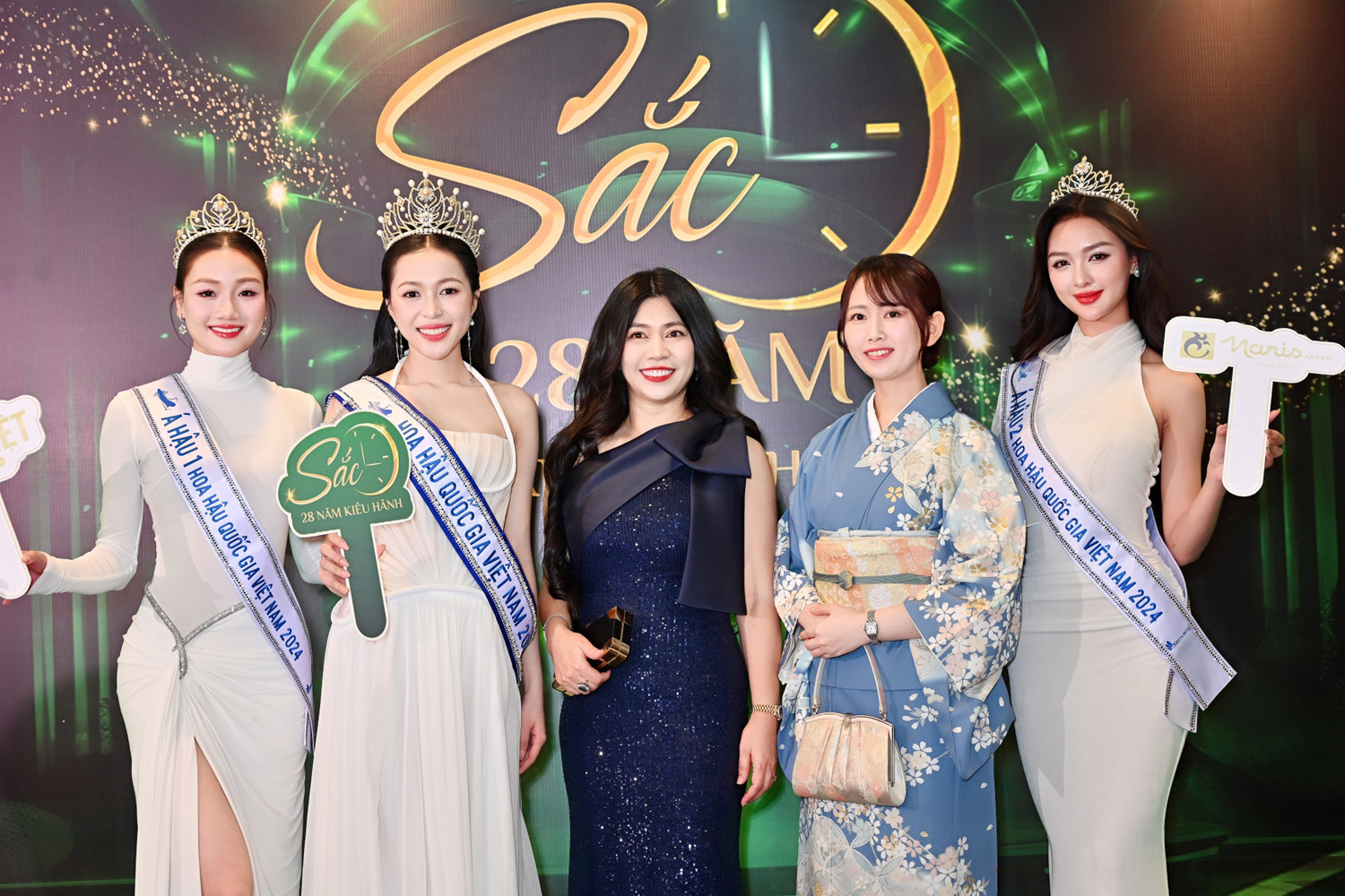 01 Naris Cosmetics.jpg