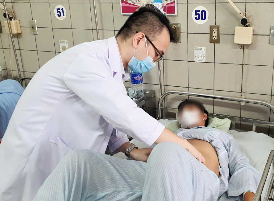 2 thói quen khiến thận bị tàn phá âm thầm bs TT Than tiet nieu va loc mau tham kham cho bn (1).png