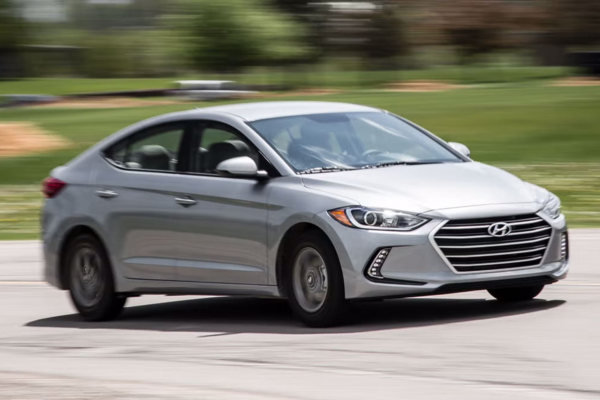 Những đời xe Hyundai Elantra cũ cần tránh mua